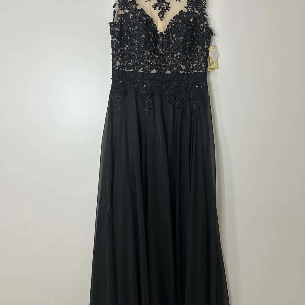 Elegant Black Lace Evening Gown